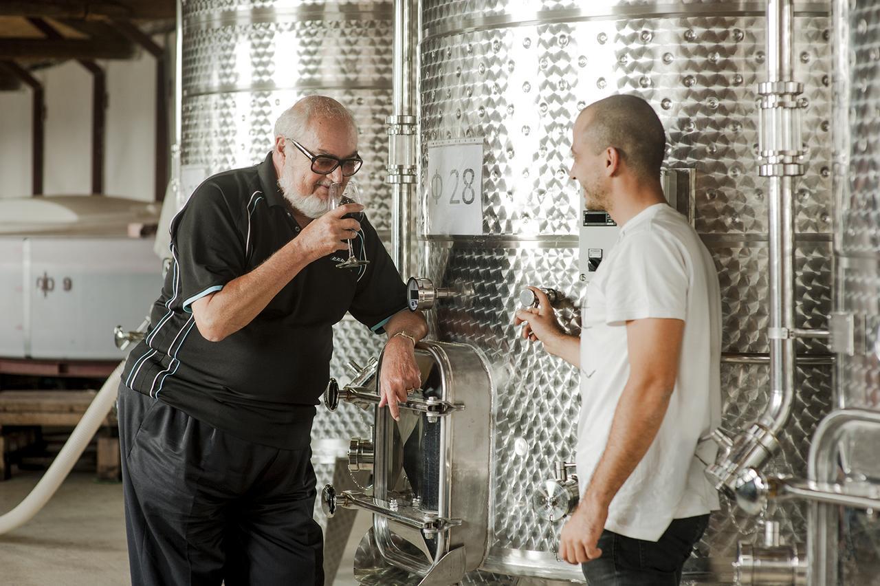 Seven Generations Winery Hotel Mechka エクステリア 写真